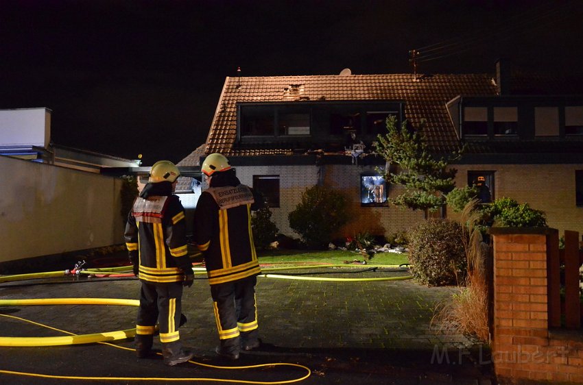 Feuer 4 Koeln Immendorf Giesdorfer Allee P360.JPG